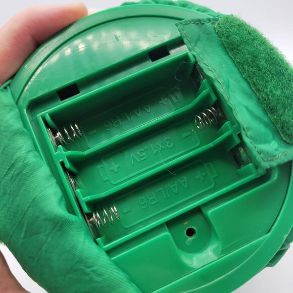 Fisher Price Veggie Tales LARRY the CUCUMBER Sing & Dance Vintage 2000 WORKS! - Picture 9 of 9